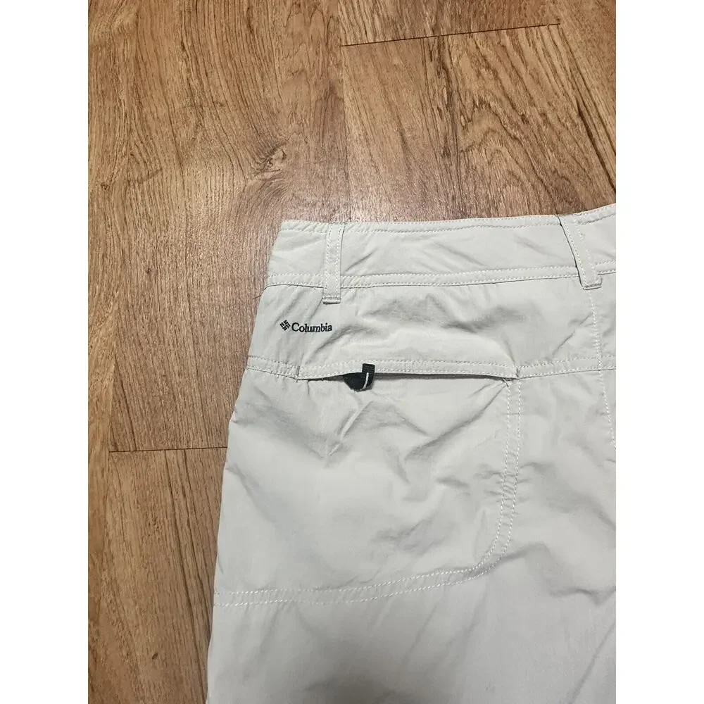 Columbia Women’s Beige Shorts Sun Protection Cargo Omni Shade Adj Waist Size 10